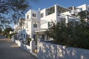 Cleopatra Seaside Homes Paros