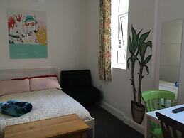 Igloo Hybrid - Hostel