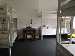 Igloo Hybrid - Hostel