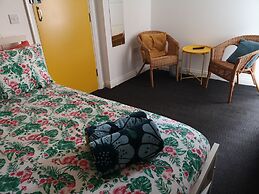 Igloo Hybrid - Hostel