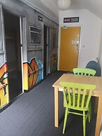 Igloo Hybrid - Hostel