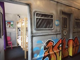 Igloo Hybrid - Hostel