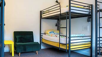 Igloo Hybrid - Hostel
