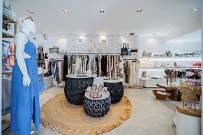 Blue Sand Boutique Hotel & Suites