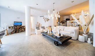 Blue Sand Boutique Hotel & Suites