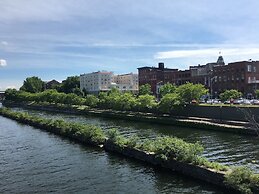 Holiday Inn Express & Suites Oswego by IHG