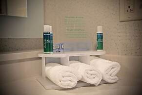 Holiday Inn Express & Suites Oswego by IHG