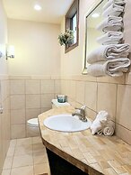 Breakers Boutique Inn