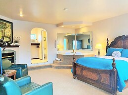 Breakers Boutique Inn