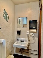 Breakers Boutique Inn