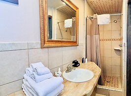 Breakers Boutique Inn