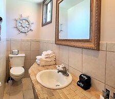 Breakers Boutique Inn