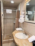 Breakers Boutique Inn