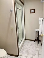 Breakers Boutique Inn