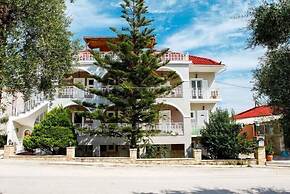 Amoudi Studios Apartments Hotel