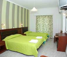 Amoudi Studios Apartments Hotel