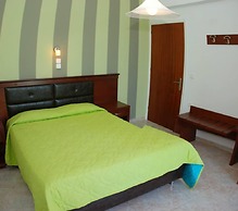 Amoudi Studios Apartments Hotel