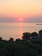 Amoudi Studios Apartments Hotel