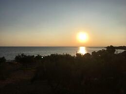 Amoudi Studios Apartments Hotel