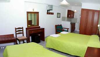 Amoudi Studios Apartments Hotel