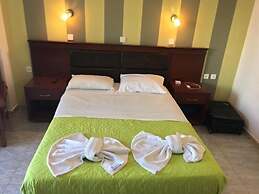 Amoudi Studios Apartments Hotel