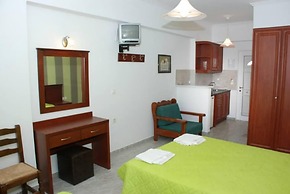 Amoudi Studios Apartments Hotel