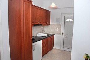 Amoudi Studios Apartments Hotel