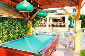 Amoudi Studios Apartments Hotel