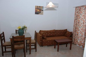 Amoudi Studios Apartments Hotel