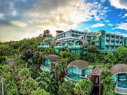 Crest Resort & Pool Villas