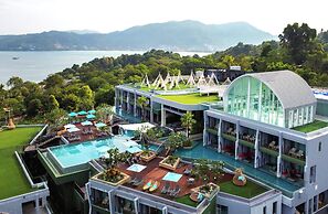 Crest Resort & Pool Villas