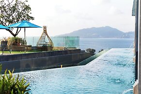 Crest Resort & Pool Villas