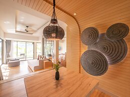 Crest Resort & Pool Villas