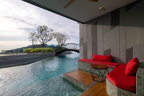 Crest Resort & Pool Villas