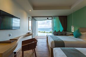 Crest Resort & Pool Villas