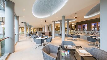 Crest Resort & Pool Villas