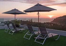 Crest Resort & Pool Villas