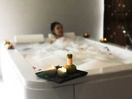 Crest Resort & Pool Villas