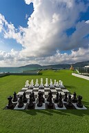 Crest Resort & Pool Villas