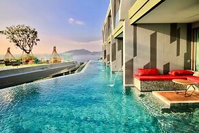 Crest Resort & Pool Villas