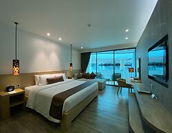 Crest Resort & Pool Villas