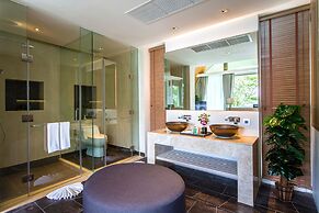 Crest Resort & Pool Villas