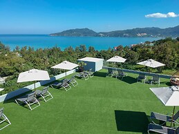 Crest Resort & Pool Villas