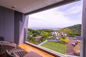 Crest Resort & Pool Villas