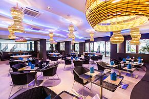 Crest Resort & Pool Villas