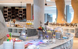 Crest Resort & Pool Villas