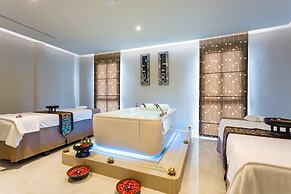 Crest Resort & Pool Villas