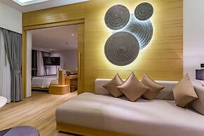 Crest Resort & Pool Villas