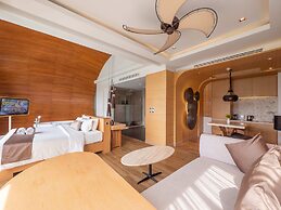 Crest Resort & Pool Villas