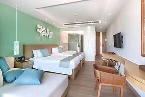 Crest Resort & Pool Villas